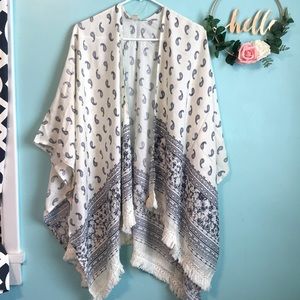 LAGACI Paisley Print Poncho